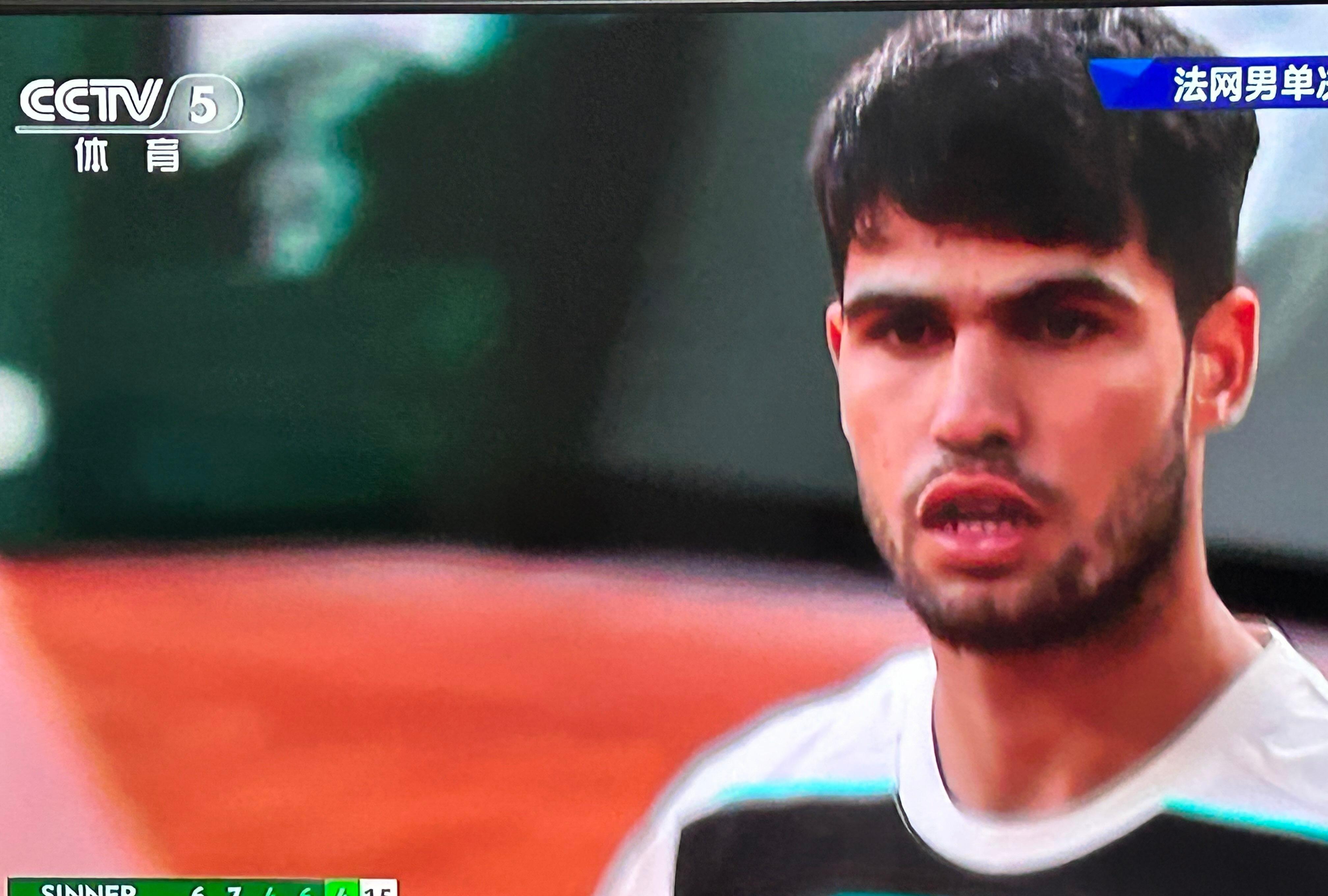 关于阿扎伦卡重返赛场，重返赛场首场状态出色，法国队观众沸腾！气势如虹延续的信息