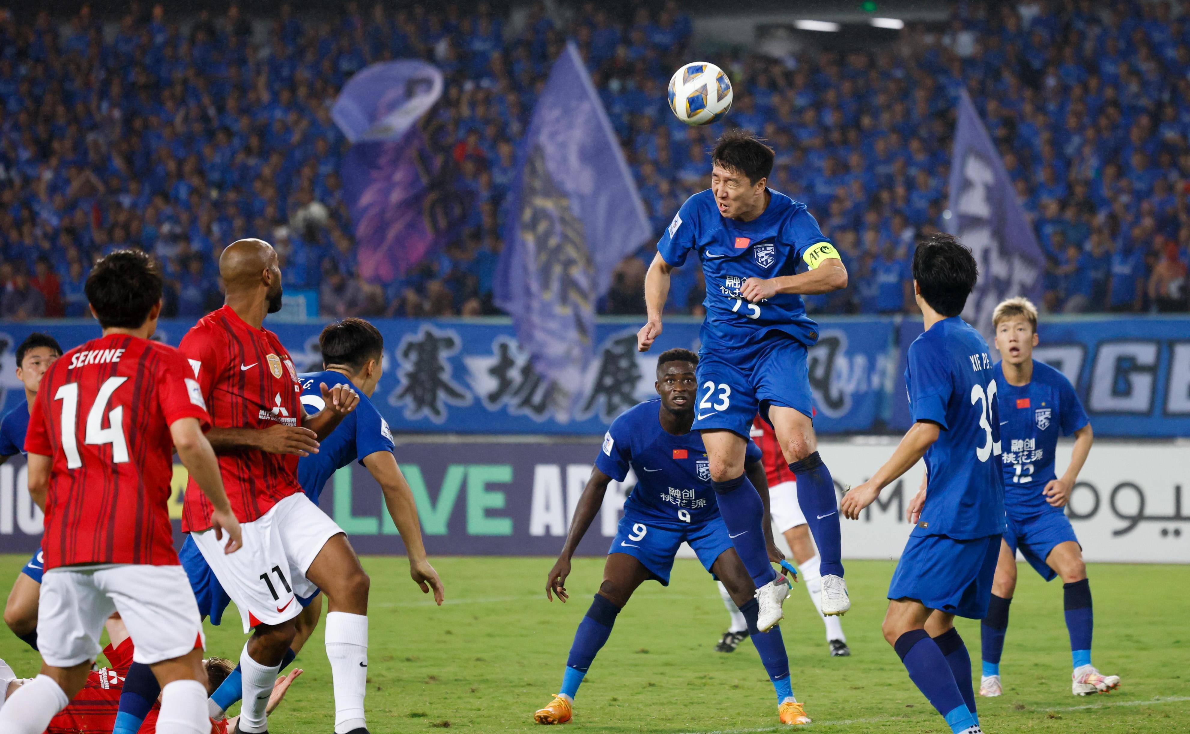 包含欧篮联集结日再迎强敌，武汉三镇回应争议，主帅态度：压力陡增，年轻球员得到机会的词条