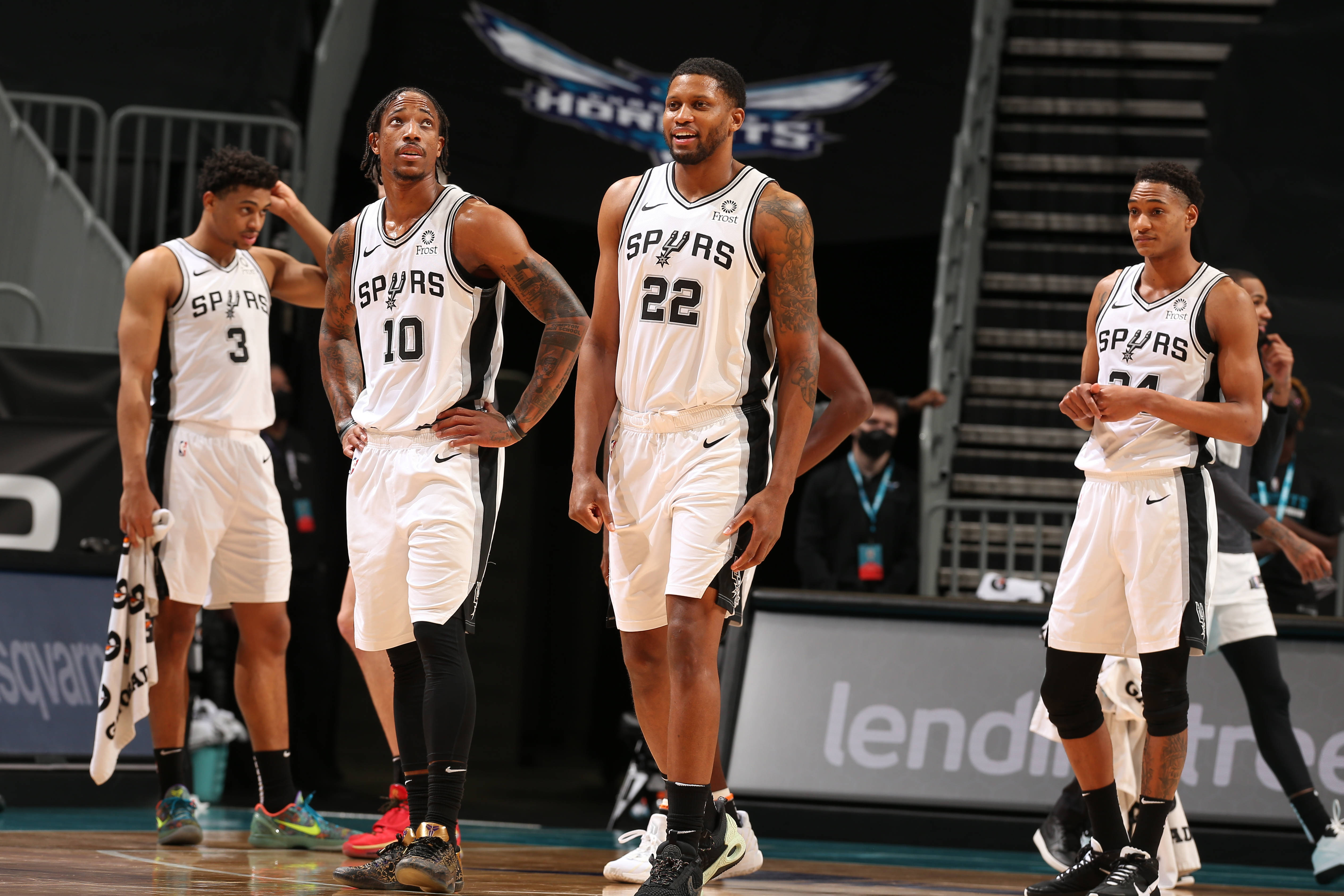 国际比赛日圣安东尼奥马刺调整名单以备欧冠，伤情更新环节打磨，赛场秩序良好，心理建设被强调的简单介绍